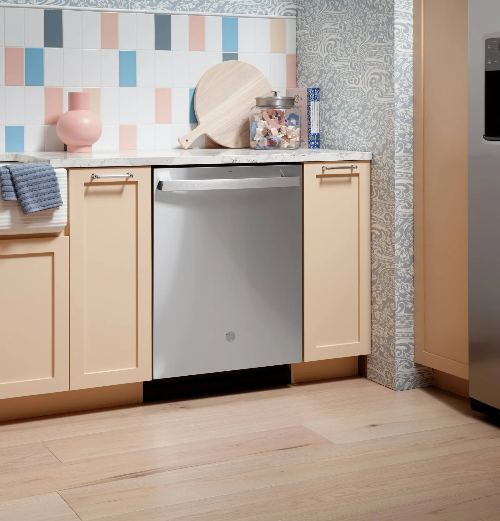 GE 24 in. Top Control Flush-Mount Dishwashers with 45 dBa Sound Level, 3rd-Rack & Dry Boost – Fingerprint Resistant Stainlesss - Image 3