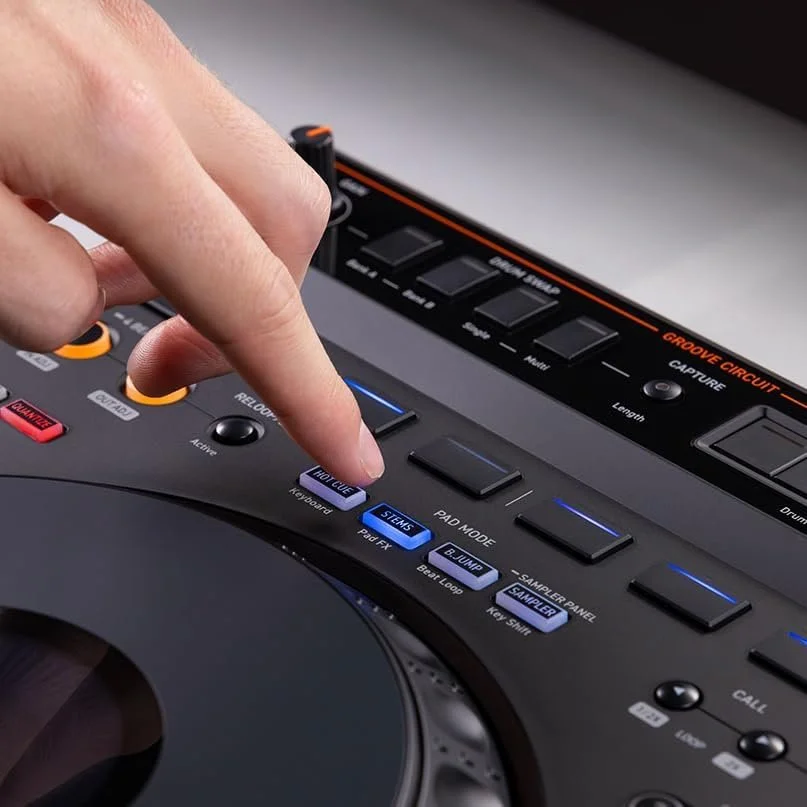 Pioneer DJ AlphaTheta DDJ-GRV6 4-channel performances DJ controllers - Image 4